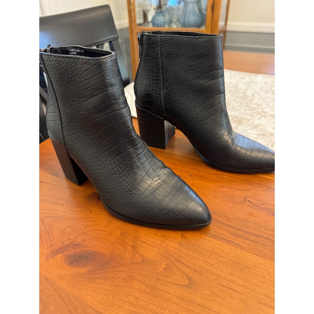 Steve Madden Jillian Black Croc Embossed Pointed Toe Block Heel Ankle Boots 7.5M